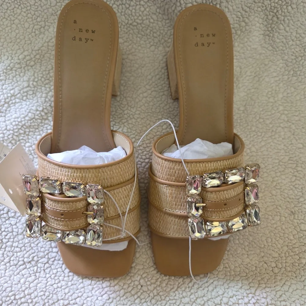 A New Day Kathleen Heels Beige Woven Rhinestone Buckle Block Heel Sandals 9